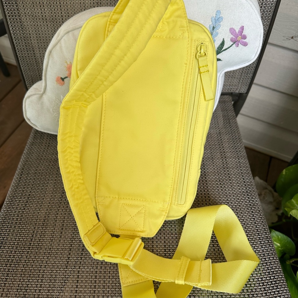 Bright Yellow Vera Bradley Utility Sling Backpack Purse - Picture 4 of 7